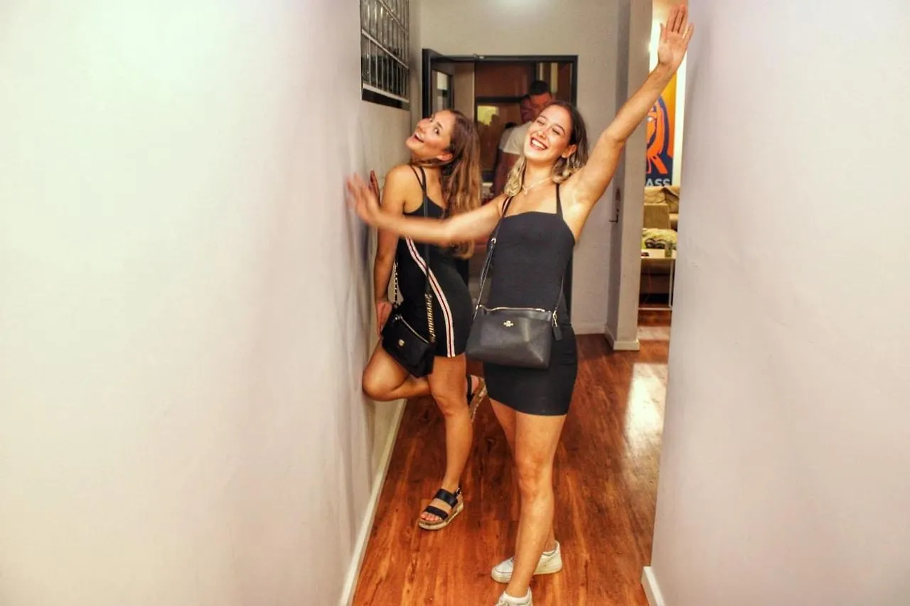 Downtown Backpackers Hostel Perth - Note - Valid Passport Required For Check In