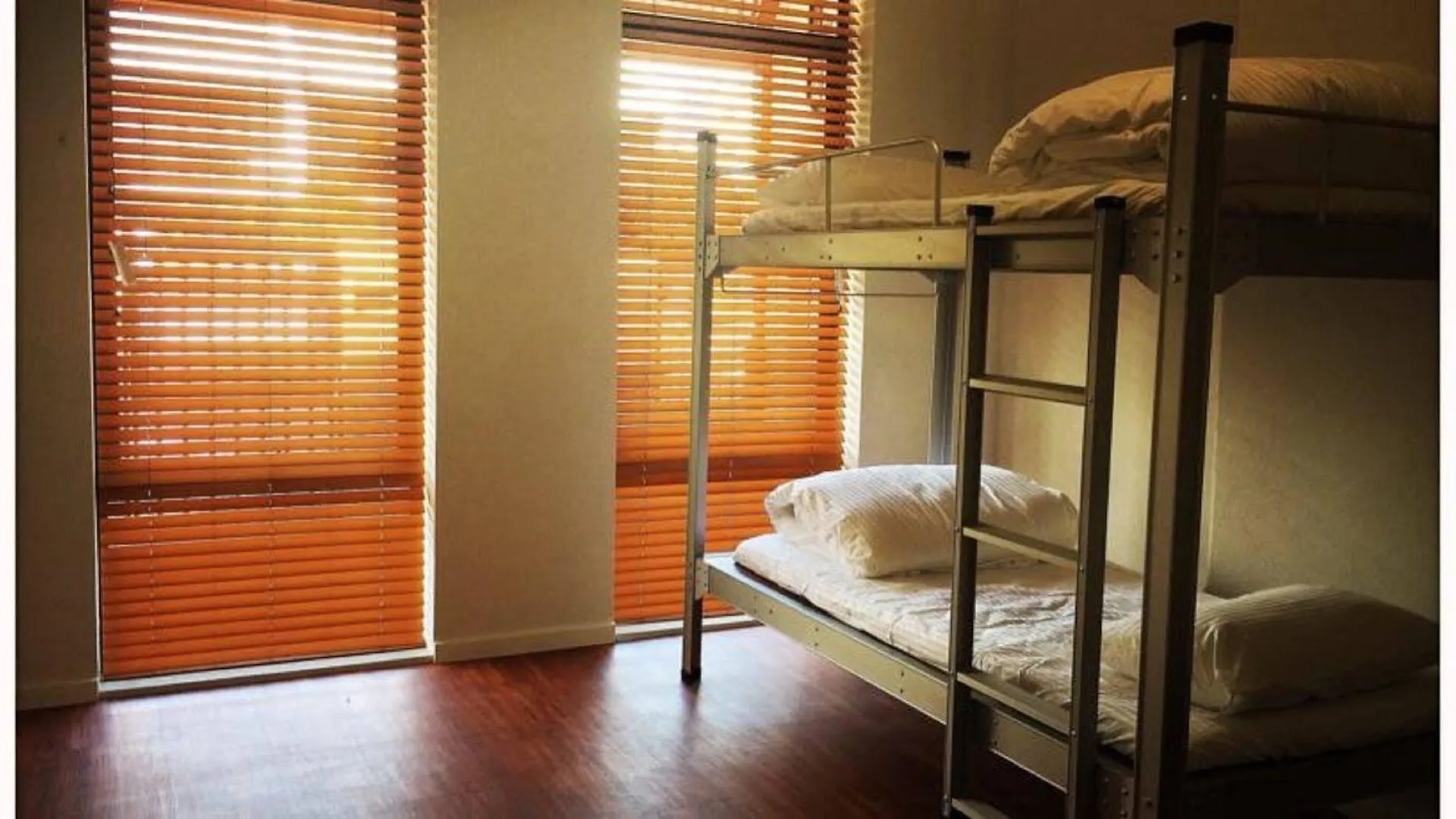 Downtown Backpackers Hostel Perth - Note - Valid Passport Required For Check In